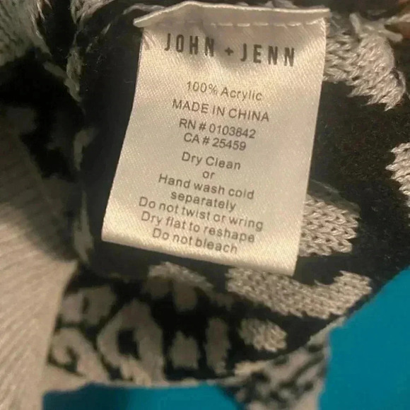 John & Jenn Leopard/ Cheetah Drop Shoulder Sweater Pullover - Picture 4 of 5